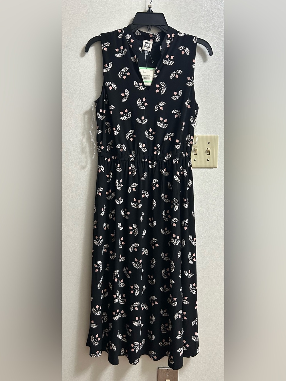 Anne Klein Black Sleeveless Floral Dress (size 8)